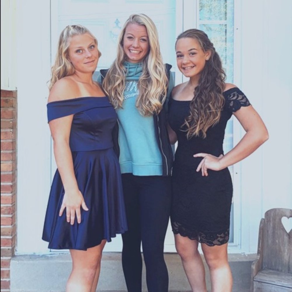 Meet your Posher, Becca.